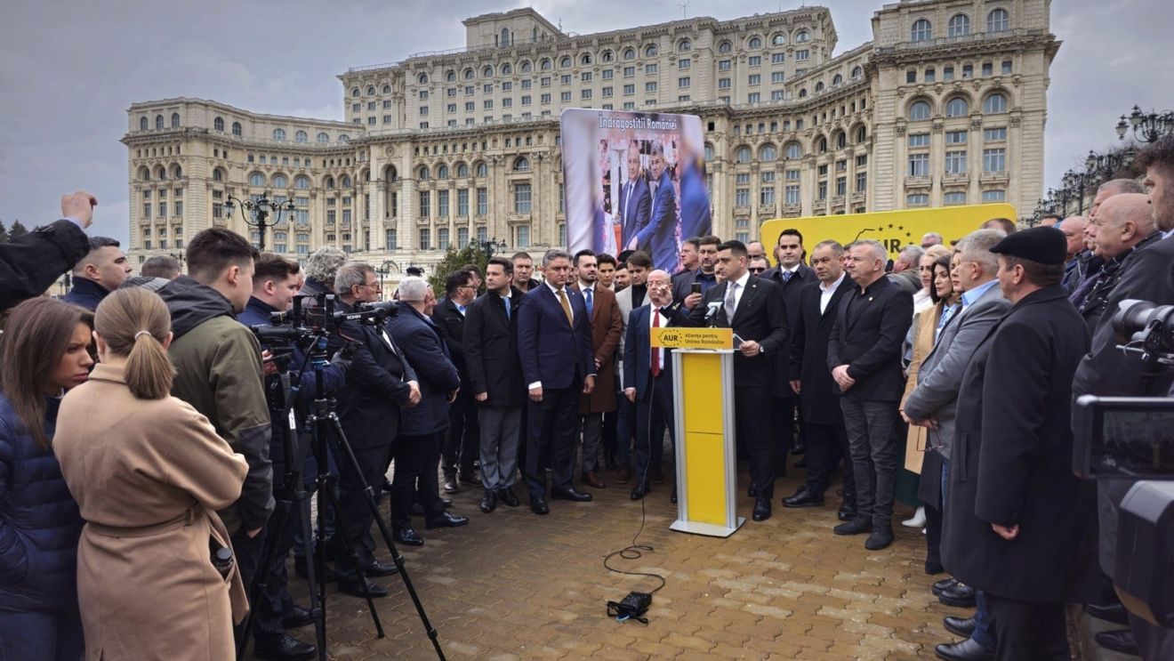 Protest al partidului extremist AUR în fața sediului Autorității Electorale Permanente împotriva comasării alegerilor