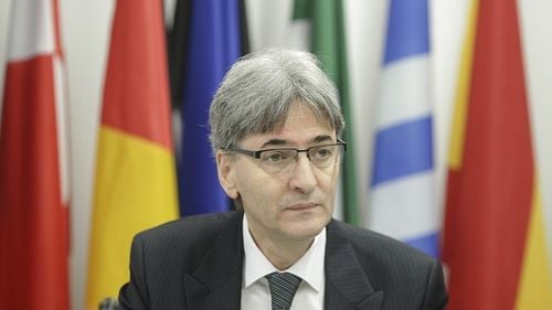 Consilierul prezidențial Leonard Orban s-a pensionat în ziua în care fratele său Ludovic a demisionat din grupul parlamentar PNL lansând noi critici dure la adresa lui Iohannis