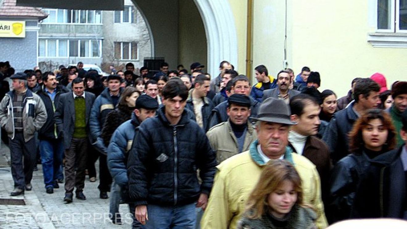 Un proiect care ar crește cheltuielile bugetare pentru șomaj cu 10 miliarde de lei pe an, în linie dreaptă în Parlament