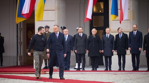 Ucraina şi Polonia au găsit o soluţie pentru a calma furia fermierilor polonezi, anunţă Zelenski / În timp ce Zelenski era în vizită la Varșovia, ministrul polonez al Agriculturii a demisionat pentru că cerealele ucrainene sunt scutite de taxe până în iunie 2024  