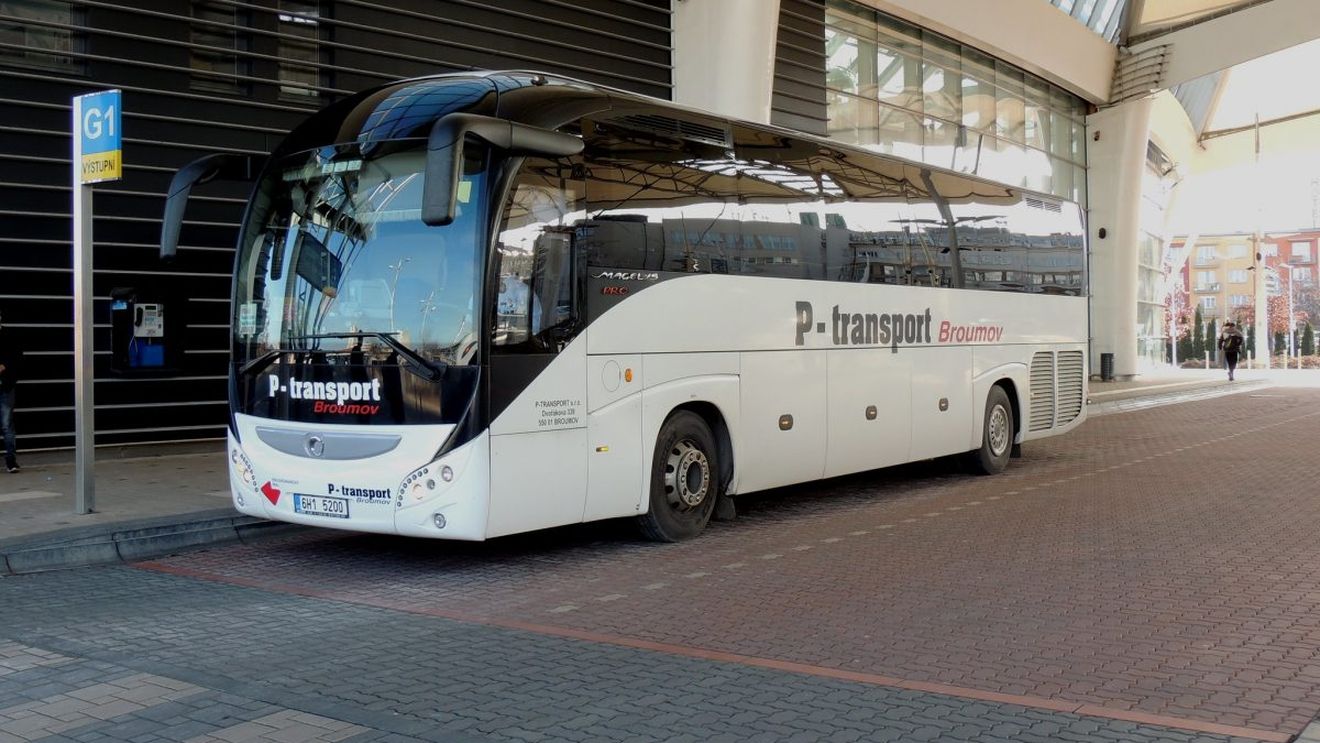 UPDATE Transporturile, frânate de coronavirus: Pe rutele interne, numărul pasagerilor s-a înjumătățit. Cursele internaționale de persoane aproape au dispărut. UNTRR cere ajutor Guvernului