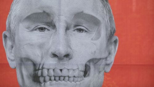 FOTO VIDEO Expoziție a artiștilor ucraineni și români, lângă Ambasada Rusiei / ”Vrem că acest demers să ajungă până la Kremlin”