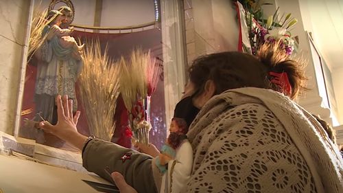 Confruntați cu o inflație infernală, argentinienii se roagă la San Cayetano, Sfântul pâinii și al muncii