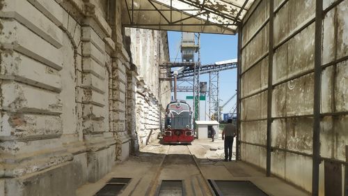 Linia ferată cu ecartament larg din Portul Galați a fost repusă în funcțiune, anunță Sorin Grindeanu: "Din acest moment trenurile de marfă care vin din Ucraina, via Republica Moldova, pot descărca cerealele direct în Portul Galați"