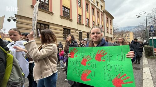 ”Este un sistem care ucide” / Val de furie în rândul tinerilor bosniaci: Cer "dreptate" în stradă după un accident de tramvai la Sarajevo soldat cu moartea unui student