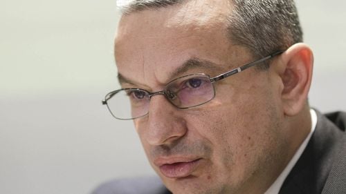 Aproximativ 100 de plângeri pe „bursele Deca” acordate elevilor cu medii sub 5 au fost depuse la CNCD. Csaba Asztalos: S-a pus problema din partea unor elevi, dacă au media 9 de ce nu ar lua bursă?