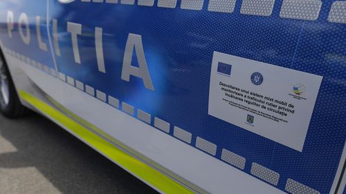 Brăila: Un autocamion a căzut de pe podul de trecere peste calea ferată; circulaţia feroviară este oprită