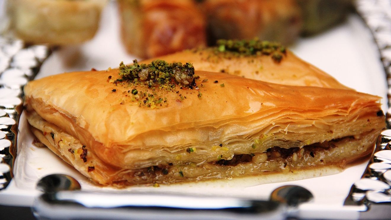 Istoria lipicioasă a baclavalei: Desertul de origine mesopotamiană care a cucerit Imperiul Otoman și nu numai