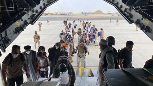 Aproximativ 100.000 de oameni, evacuaţi din Afganistan de SUA şi aliaţi începând cu 14 august