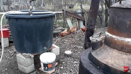 O femeie de 80 de ani din Botoșani și-a incendiat gospodăria în timp ce încerca să facă țuică