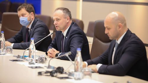 Percheziții la domiciliul fostului șef al Parlamentului Moldovei, Andrian Candu, finul oligarhului fugar Vlad Plahotniuc