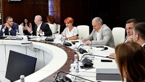 Primarul Craiovei, Lia Olguţa Vasilescu: Dacă nu se va înţelege că trebuie să se comunice şi cu asociaţiile şi cu partidele şi deciziile se iau într-un singur birou, atunci sigur că nu vom reveni la masa deciziilor în coaliţie