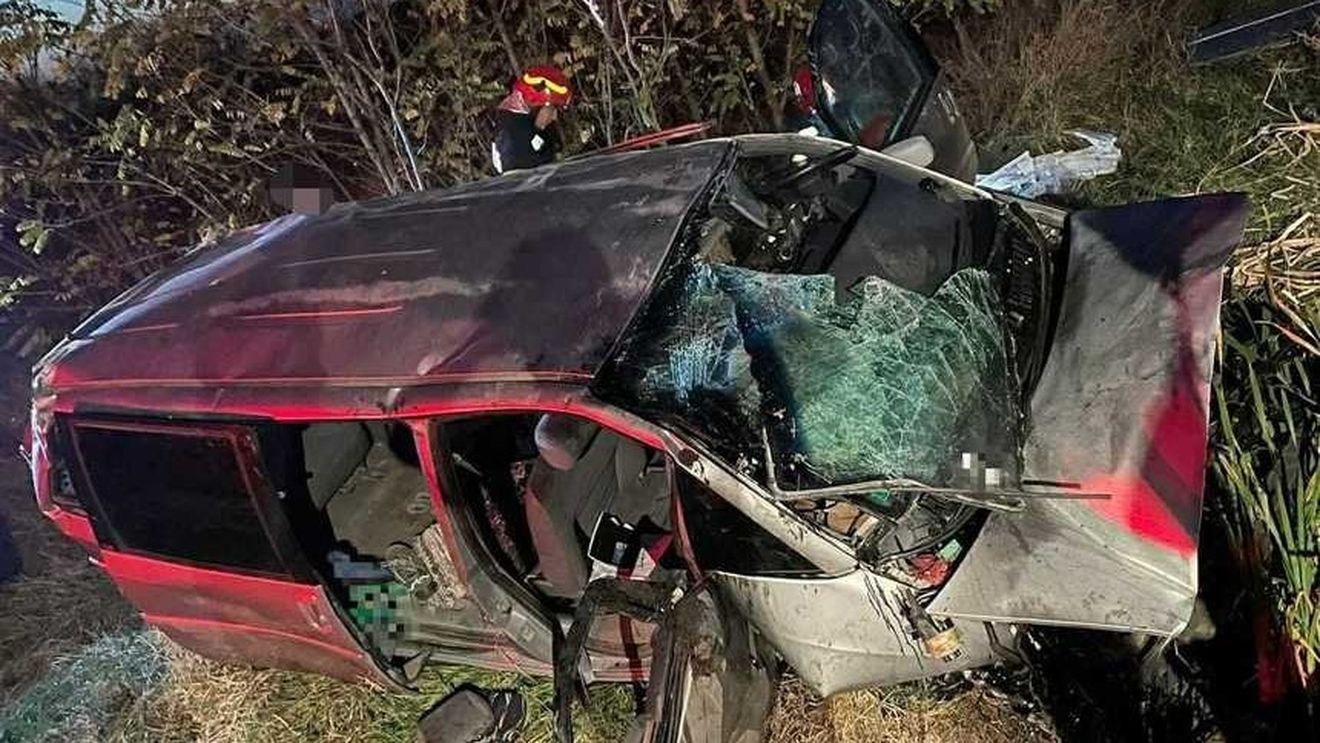 O maşină cu şase persoane s-a răsturnat în Giurgiu  / Două persoane au murit