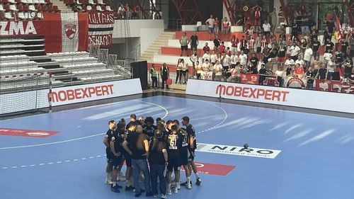 Echipa de handbal Dinamo Bucureşti a câştigat al şaselea trofeu Supercupa României