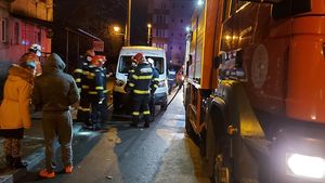 O persoană decedat şi 46 evacuate în urma unui incendiu într-un bloc din Baia Mare