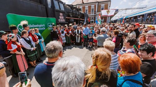 Sute de pelerini maghiari au ajuns la Cluj Napoca cu trenuri speciale din Ungaria, pentru a participa la marea adunare a catolicilor de Rusalii, de la Șumuleu Ciuc