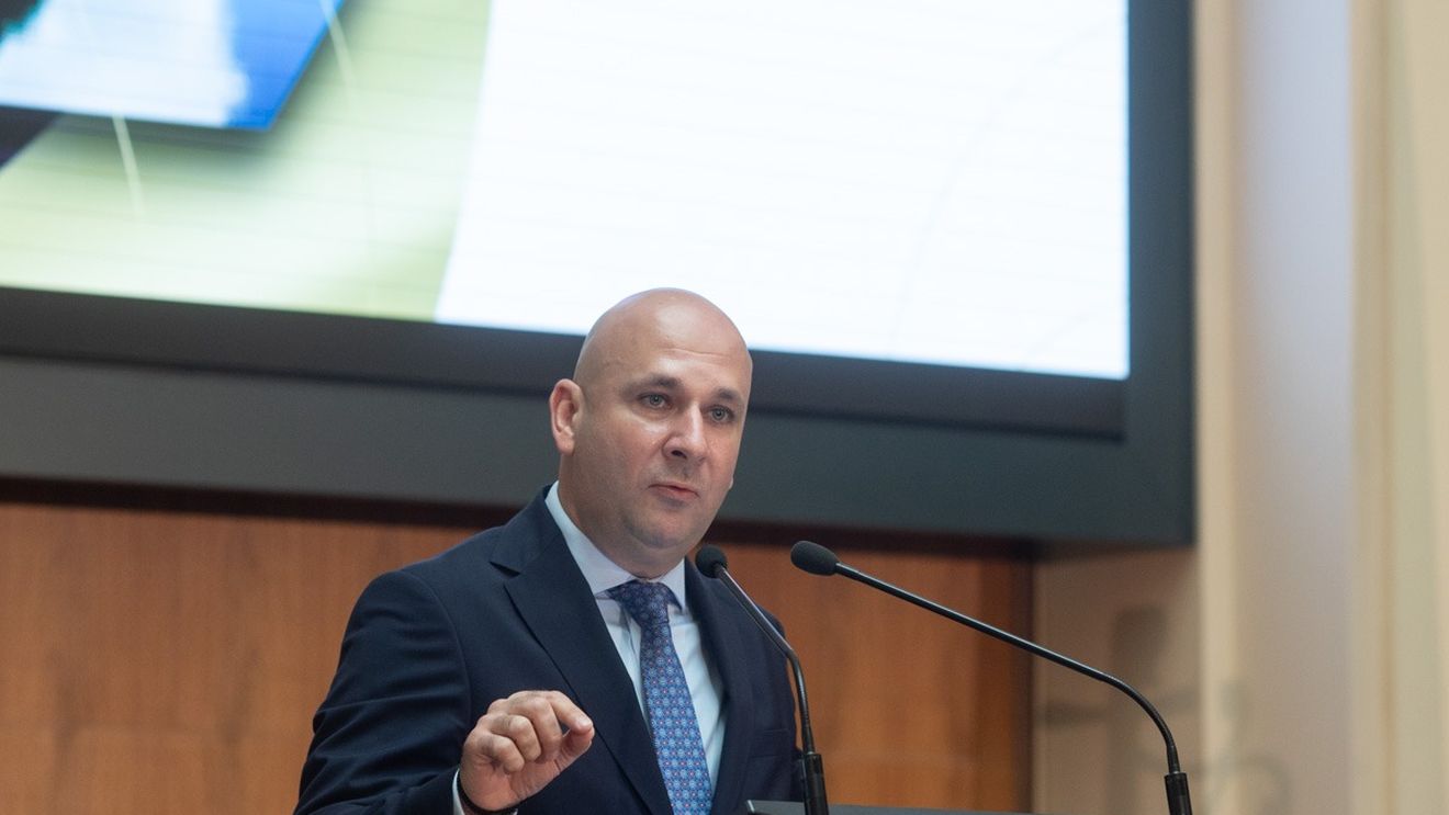 Șeful Hidrolectrica: Suntem săraca fată bogată, cheltuim foarte mulţi bani apoi ne uităm la diurna de 36 de euro a unui ministru