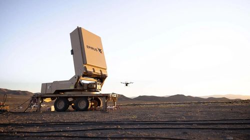 Noi tehnologii amenință dominația dronelor pe câmpul modern de luptă: O armă electromagnetică poate distruge un roi de UAV-uri în câteva secunde
