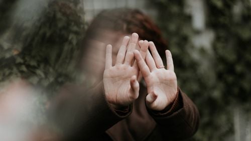 Trei tineri au fost reținuți în Botoșani după ce au sechestrat o fata de 22 de ani