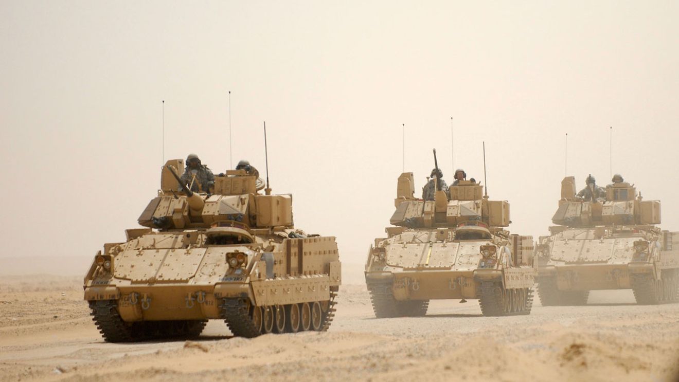 Biden confirmă că SUA iau în calcul trimiterea de vehicule blindate de luptă Bradley în Ucraina