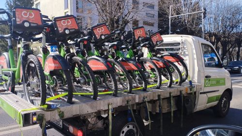 Sibiul rămâne fără biciclete de închiriat / Toate cele 640 de biciclete „Sibiu Bike City” sunt blocate pe termen nedefinit / Primăria reclamă abuzuri, dar a pierdut deja un proces / SUMS acuză neplata licențelor de către Primărie