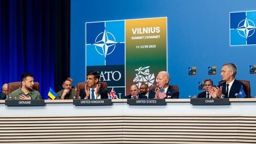 Țările G7 se angajează să acorde un sprijin militar „pe termen lung” Ucrainei pentru a o ajuta să lupte împotriva Rusiei / Biden: „Aștept cu nerăbdare ziua” în care Ucraina va adera la NATO / Zelenski: Ucraina „aduce acasă o victorie semnificativă în materie de securitate”