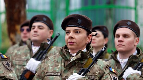 MApN, răspuns oficial despre programul de înzestrare al Armatei cu noi arme de asalt: Dacă nu va putea fi finanțat prin SAFE, va continua prin finanțare de la buget / Mecanismul european ar ajuta România, campioană la deficitul bugetar
