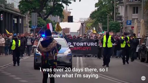 VIDEO Mii de oameni au protestat în Varșovia, în semn de solidaritate cu migranții respinși la frontiera cu Belarusul