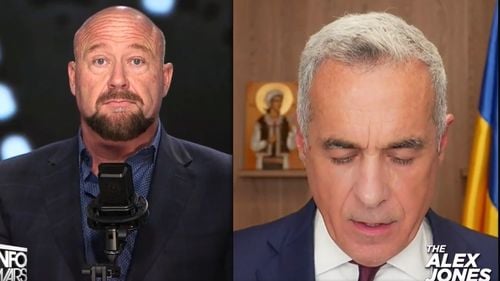 Călin Georgescu, delir împreună cu conspiraționistul Alex Jones: Globaliștii vor să declanșeze al treilea război mondial prin România / Comunismul și capitalismul sunt la fel / În genunchi în fața președintelui SUA: Sperăm ca Trump să acționeze în legătură cu situația din România, vă rog să-l avertizați pe Trump