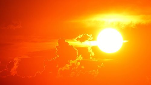 Marea Britanie înregistrează cea mai caldă zi a anului de până acum / Temperaturile caniculare, de 40 de grade Celsius, închid şcolile în Franța