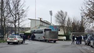 Alertă la Giurgiu: Un autocar cu 21 de români veniți din Italia a trecut granița. Oamenii au fost plasați în carantină, iar autocarul va fi dezinfectat