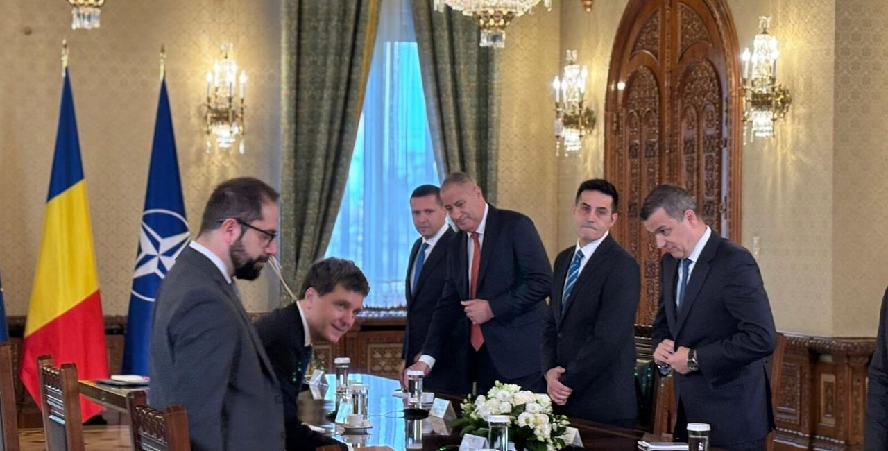 Live Un nou eșec după consultările lui Nicușor Dan cu liderii politici, criza politică se adâncește după ce Sorin Grindeanu a anunțat că PSD nu va vota legile necesare pentru banii din PNRR în forma transmisă de guvern. Șeful statului refuză desemnarea lui Sorin Grindeanu sau Siegfried Mureșan