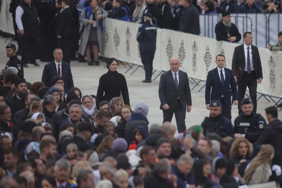 sfintire catedrala mantuirii neamului sfantul andrei patriarhul daniel nicusor dan mirabela gradinaru bolojan