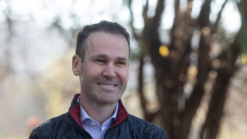 UPDATE Vlad Gheorghe acuză Primăria Sectorului 3 condusă de Robert Negoiță că achiziționează tablete la prețul astronomic de 12.000 de lei / Replica Primăriei