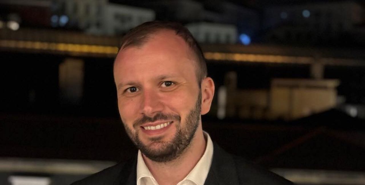 Cine este Cosmin Grossu Sterea, președintele Tribunalului București care a format completuri speciale pentru partide înainte de procesul privind Congresul PNL, intentat de puciști / Critic dur al lui Bolojan, vorbește despre ”distrugerea Justiției” / Cu Dreptul la Academia de Poliție, fără experiență managerială