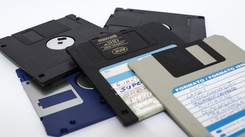 Japonia câștigă în sfârșit războiul pentru eliminarea dischetelor