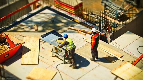 EXCLUSIV Guvernul ar putea plăti până la 5,7 miliarde de lei pentru ajustarea contractelor de lucrări publice cu scumpirile materialelor de construcții / Exemplu de calcul pentru ajustarea unui contract