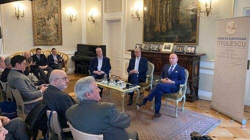 Rareș Bogdan (PNL), la un eveniment al fundației lui Adrian Năstase, fostul premier condamnat de două ori pentru corupție. ”Am fost să vorbesc despre Schengen, pentru a preveni discursul anti-UE”