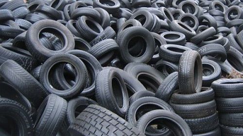 Un incendiu puternic are loc într-o localitate din Dâmbovița/ Ard cauciucuri și mase plastice