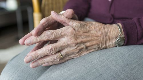 O călugăriţă în vârstă de 107 ani din Alba a fost distinsă cu Ordinul „Preasfânta Treime” / Femeia a fost învățătoare la Blaj și Cluj-Napoca