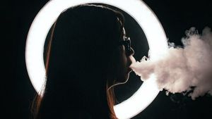 Ucigașul fără miros: Copii de 9 ani din Marea Britanie ajung în stare gravă la spital din cauza vapatului/ ”Plămânii erau doar o masă de găuri și bășici sângerânde”/ Medicii cer interzicerea completă a reclamelor