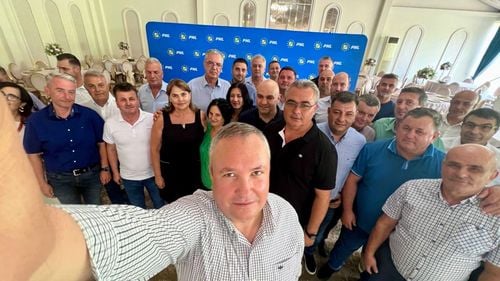 Nicolae Ciucă a început campania internă în PNL la Dăbuleni, acolo unde și-a lansat Mircea Geoană candidatura perdantă la prezidențiale în 2008