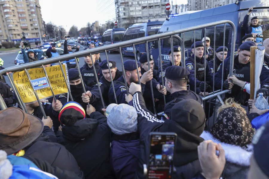 Protest calin georgescu in Piata Victoriei din Bucuresti, 24 ianuarie 2025. 
