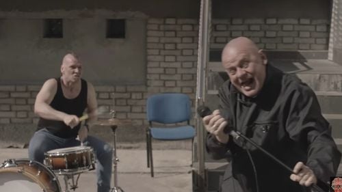 VIDEO Cenzură ca în comunism? Un cântec care îl critica voalat pe liderul partidului de guvernare din Polonia a fost scos din topul unui post de radio / Scandalul a provocat o nouă dezbatere despre libertatea presei