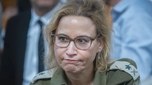 Yifat Tomer-Yerushalmi, fostul avocat militar general al Israelului, reţinută pentru scurgere de informații, după ce a făcut publice imagini cu presupusa abuzare a unui deţinut palestinian de militari israelieni