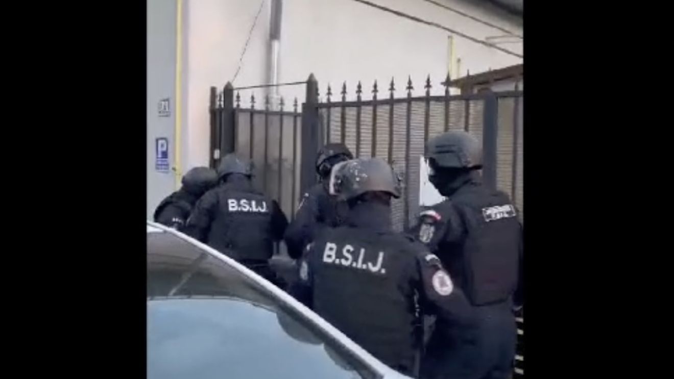 Percheziții într-un dosar de trafic de persoane și viol / Victima, o minoră de 13 ani, era traficată sexual în București și Marea Britanie