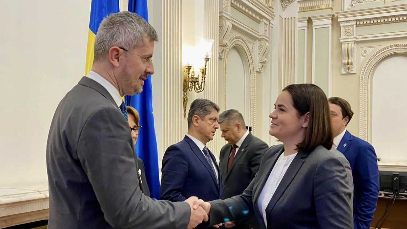 Dan Barna, după întâlnirea cu lidera opoziției din Belarus, Svetlana Tsikhanouskaya: Din păcate nici președintele Camerei Deputaților nici președinta Senatului „nu și-au găsit timp” pentru o întâlnire cu ea, confirmând, încă o dată, că PSD și PNL insistă să rămână în urma istoriei