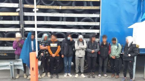 VIDEO Arad: Zece afgani, ascunși într-un TIR, au încercat să treacă ilegal în Ungaria prin vama Nădlac II