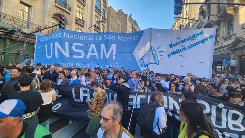 VIDEO Zeci de mii de persoane au protestat în Argentina împotriva reducerilor din educaţie / Universităţile anunţă că s-ar putea închide în lipsa finanţării