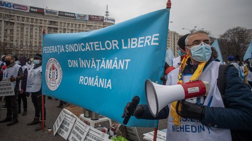 Sindicaliștii din Învățământ cer o indexare suplimentară a salariilor pentru acoperirea creşterii preţurilor, sporuri pentru condiţii de muncă şi asigurarea de resurse pentru educaţie